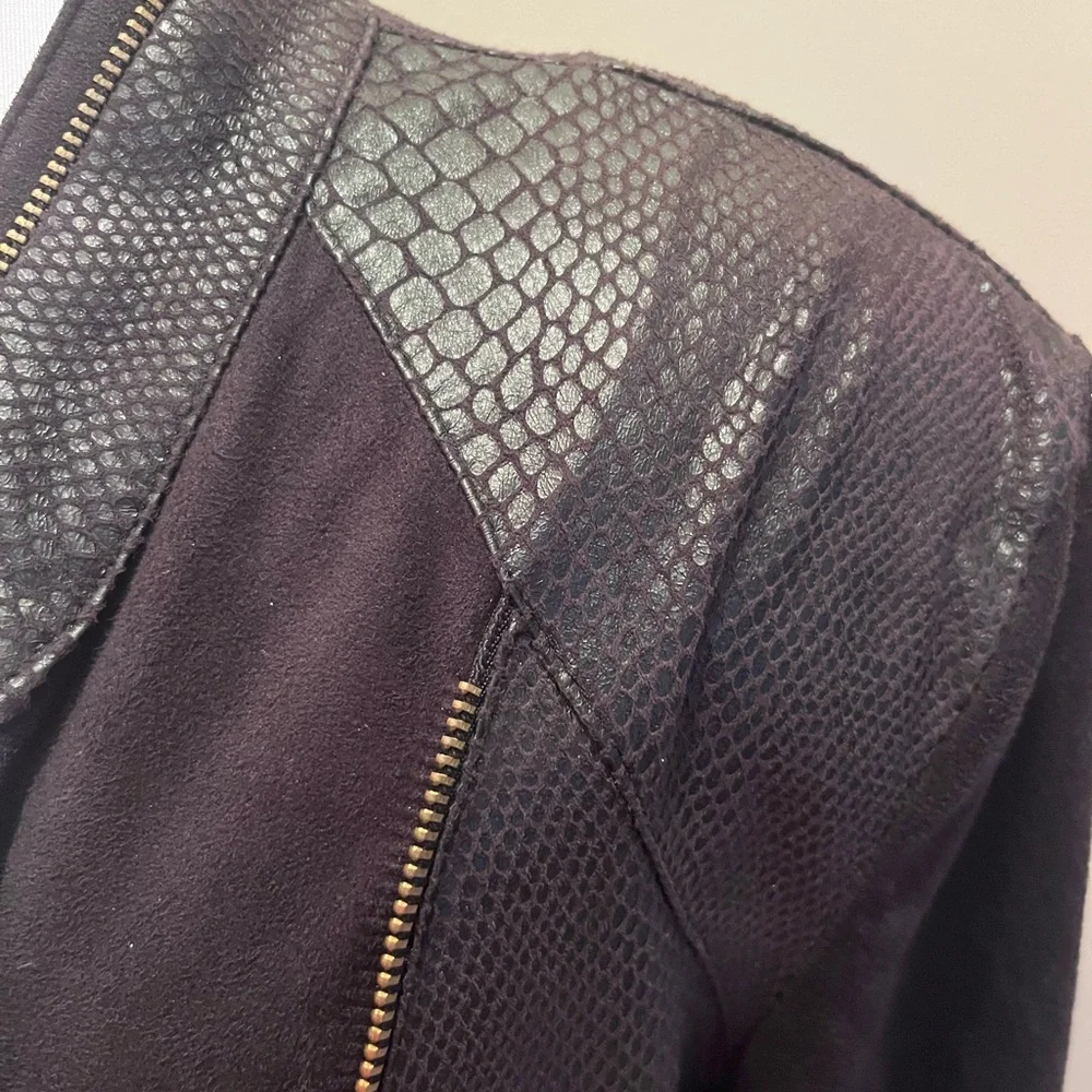 #230 Bali Black Blazer with Gold Details. Size XL - Picture 2 of 9